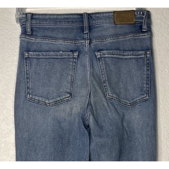 BKE Mom Jean High Rise Light Wash Destroyed Distressed Sz 26 X 27.5 - Picture 7 of 13
